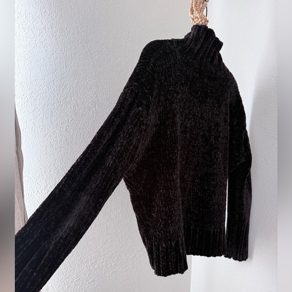 Chelsea & Theodore Black MockNeck Sweater - Picture 4 of 5